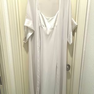 Josie by Natori night gown & robe. Size Medium. Extremely good condition.